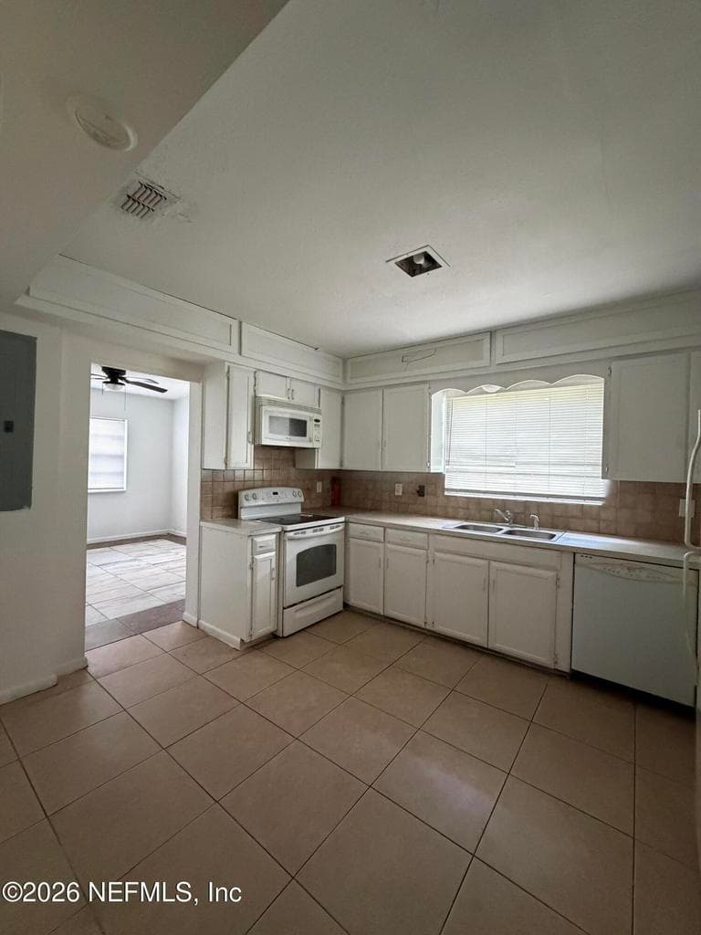 528 TROUT RIVER Drive, Jacksonville, FL 32208, Jacksonville, FL - photo 3